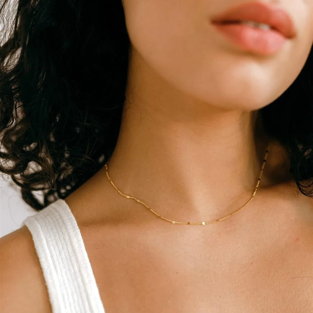 Aurelia Starlight Choker – Vergoldete Satellitenkette