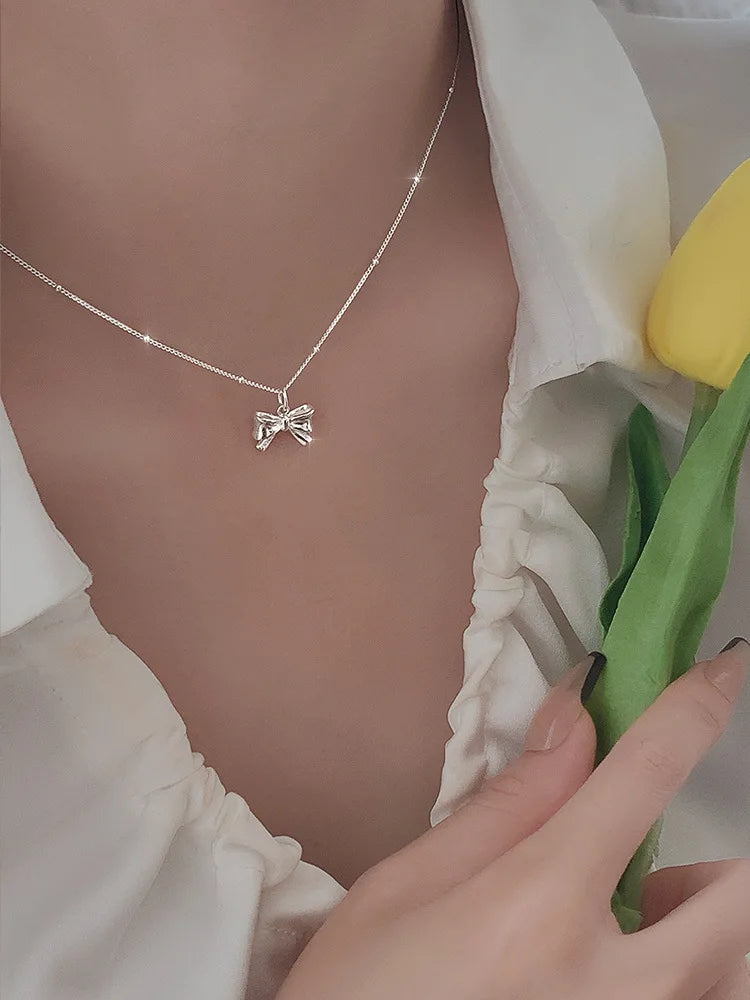 Silberne Schleife Halskette – Silberne Eleganz in Schleifenform